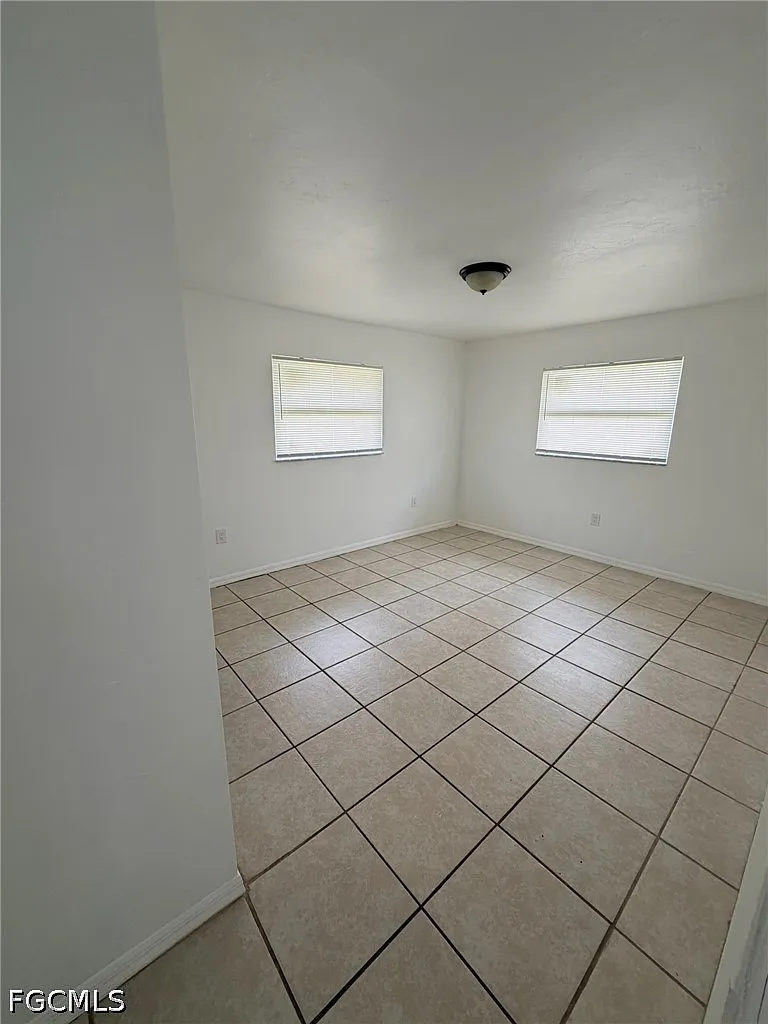 2 bed, 1.0 bath, 875 sqft, $1,200 — Photo 3