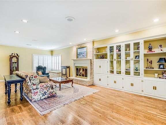 5th image of 3001 Deerwood Dr