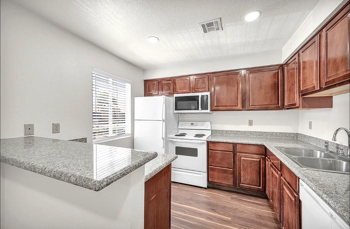 2 bed, 978 sqft, $1,193 — Photo 1