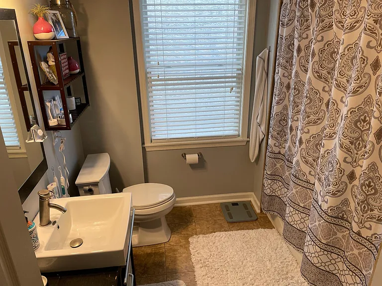 Third floor, full bathroom.
