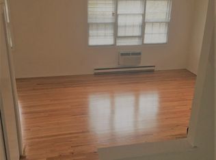 27 Dunes Ln #5, Pt Washington, NY 11050