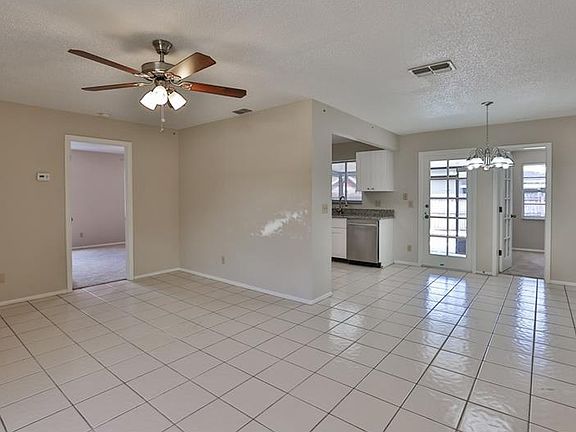 5th image of 403 Evergreen Dr