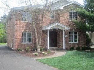 3911 Glendenning Rd, Downers Grove, IL 60515