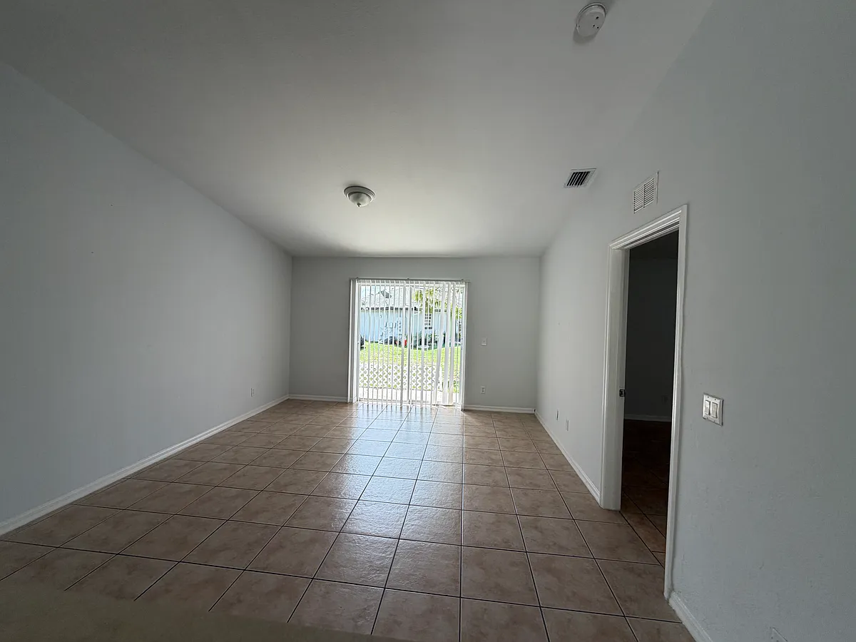 Building Photo - 4895 Jordan Ave S #1