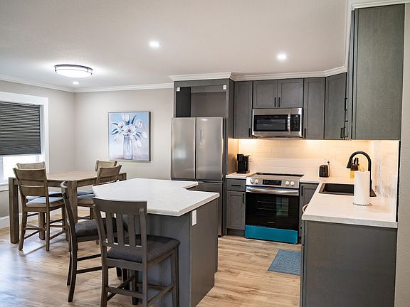Kitchen/eating area