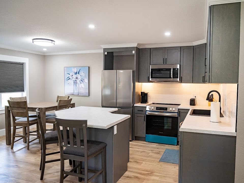 Kitchen/eating area