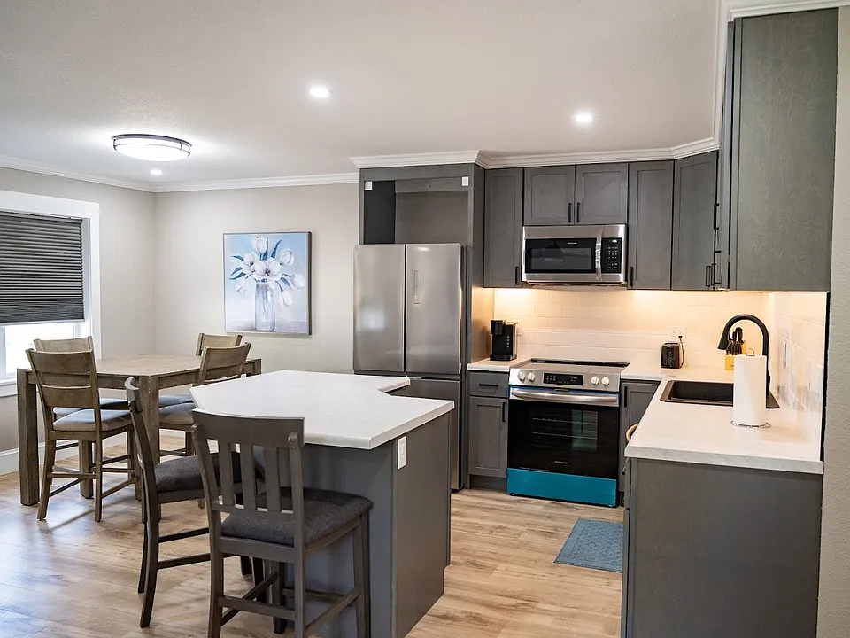 Kitchen/eating area
