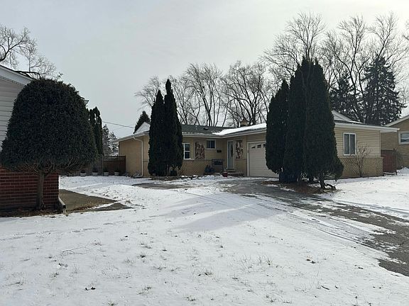 3rd image of 1205 N Wheeling Rd