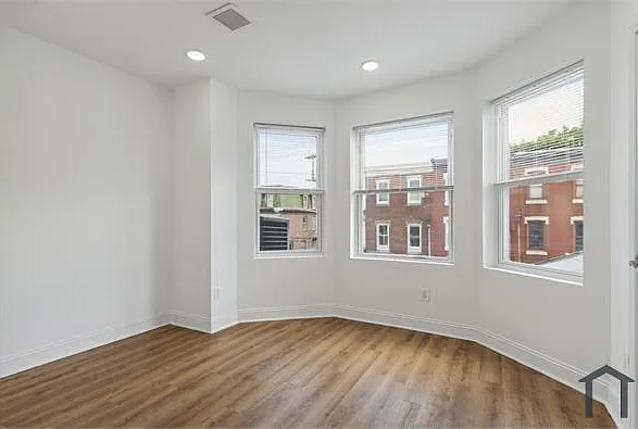 2 bed, 812 sqft, $1,476 — Photo 3