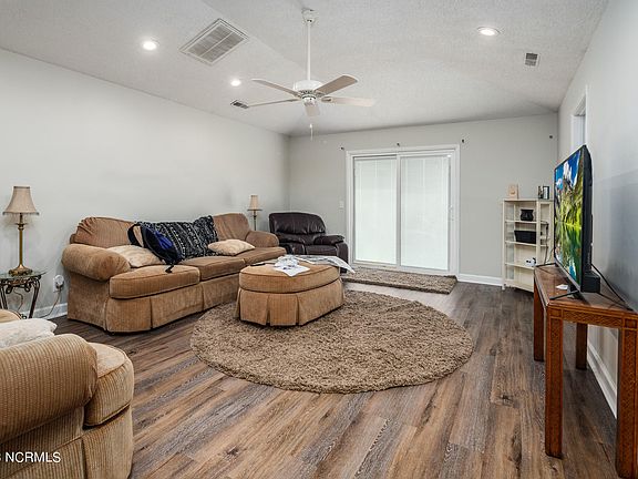 4th image of 121 Fletcher Pl