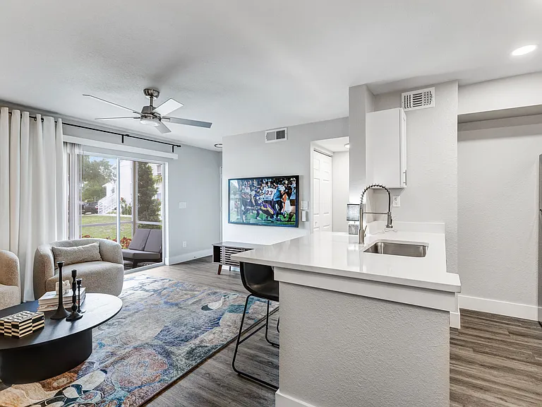 Coral Palms Apartments — Photo 11