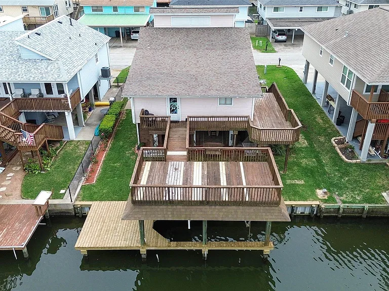 1031 Redfish St — Photo 24