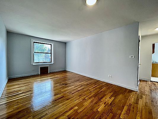 2nd image of 121 E 86th St #1L