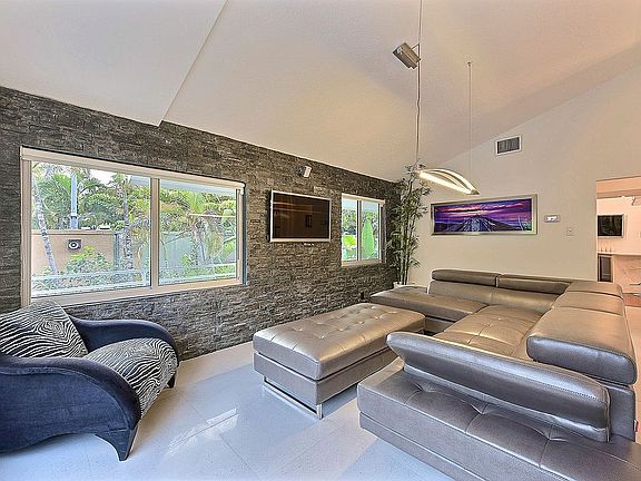 3rd image of 1705 E Broward Blvd