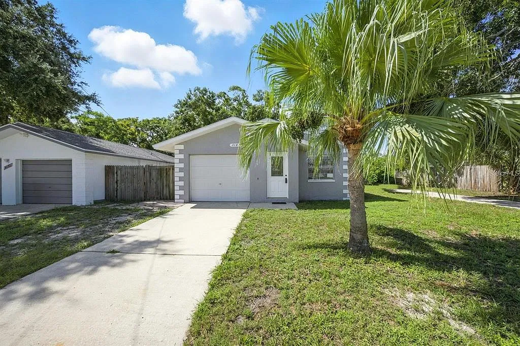 2 bed, 1.0 bath, 1008 sqft, $1,950 — Photo 3