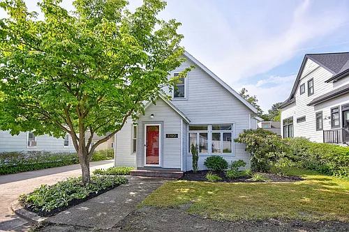 1190 Lakeview Dr Photo 1