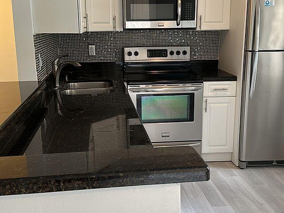2nd image of 1401 NE 191st St APT 109