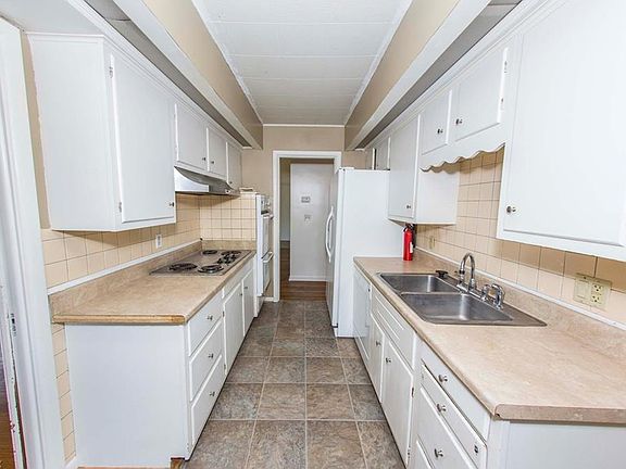 3rd image of 531 Clearbrook Dr