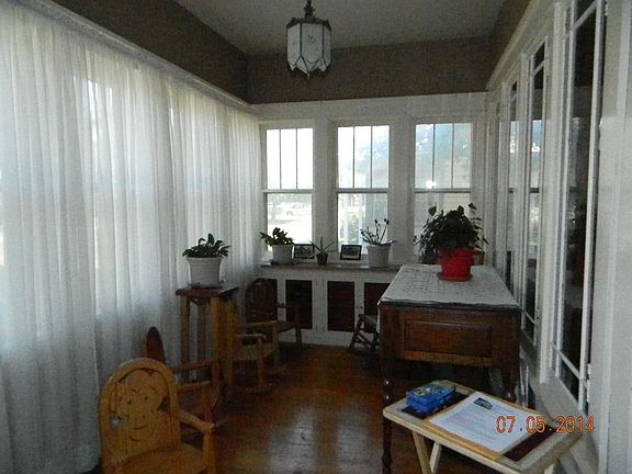 Sun room/Foyer/Entry way