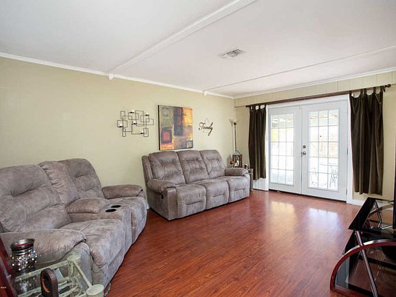 4th image of 1909 Lawndale Dr