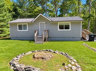 160 Basswood Dr, Dingmans Ferry, PA 18328