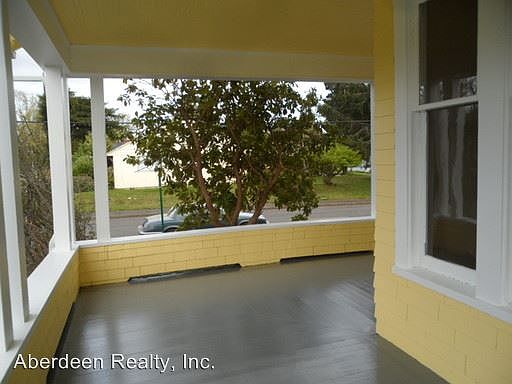 3rd image of 527 E Spruce Ave