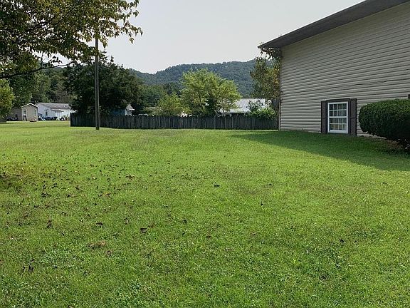 5th image of 18 Robinson Ave