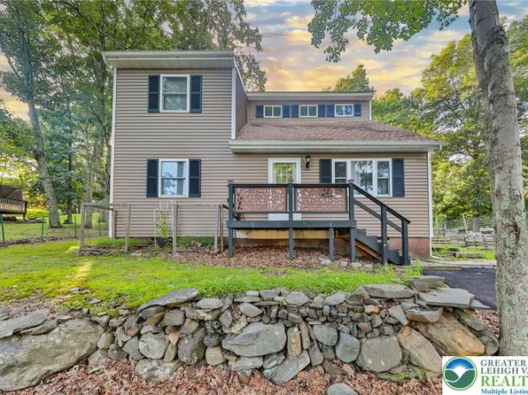2114 Lakeview Rd, Bushkill, PA 18324