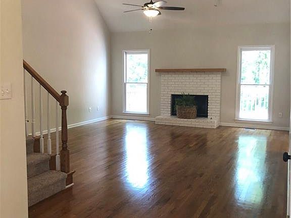 3rd image of 4001 Derby Dr