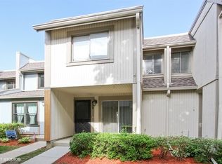 622 Dove Ct #622, Grayslake, IL 60030