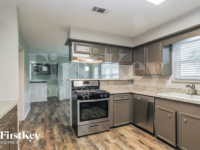 17322 Tall Cypress Dr — Photo 7
