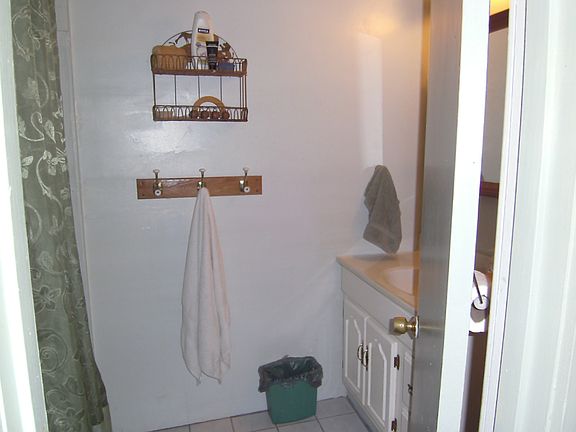Bathroom in bedroom, main fl