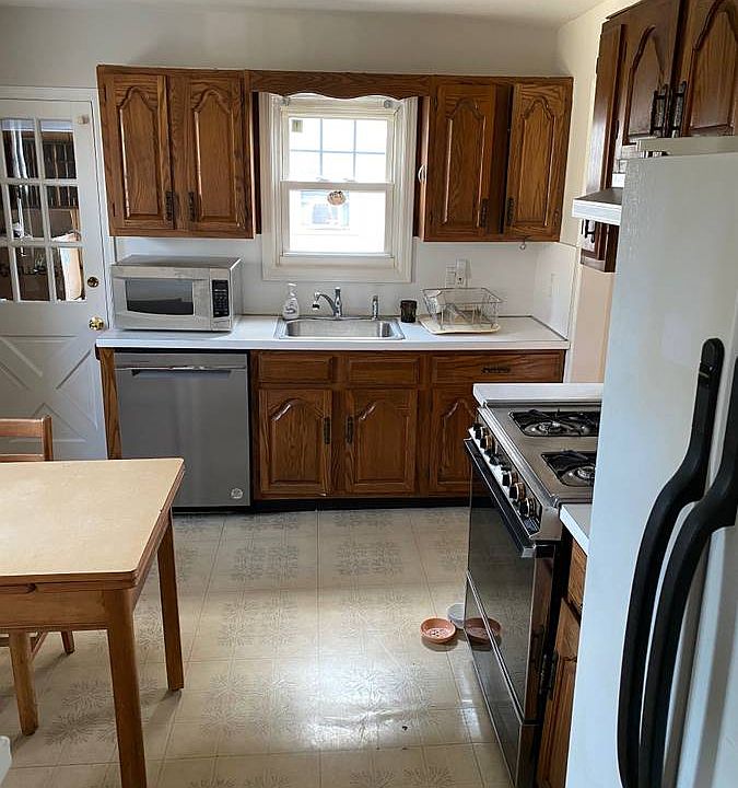 1st image of 253 Spruce St Floor 1
