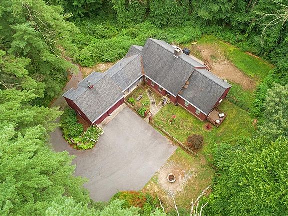 5th image of 45 Hemlock Farm Trl