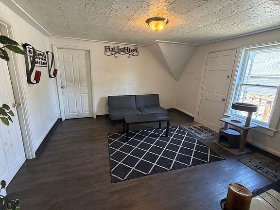 4th image of 855 Elmore St
