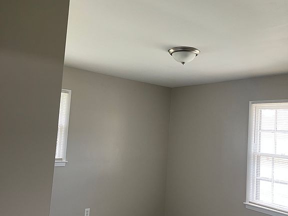 4th image of 2709 Somerton Dr