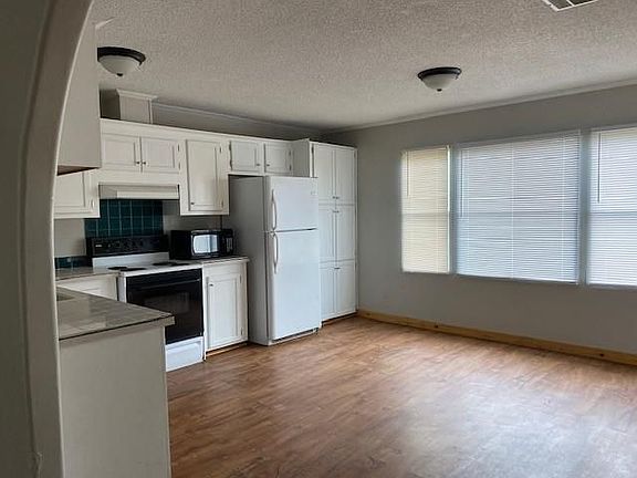 3rd image of 5701 Highline Dr