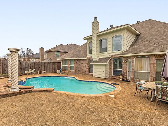 2nd image of 214 Forestview Rd