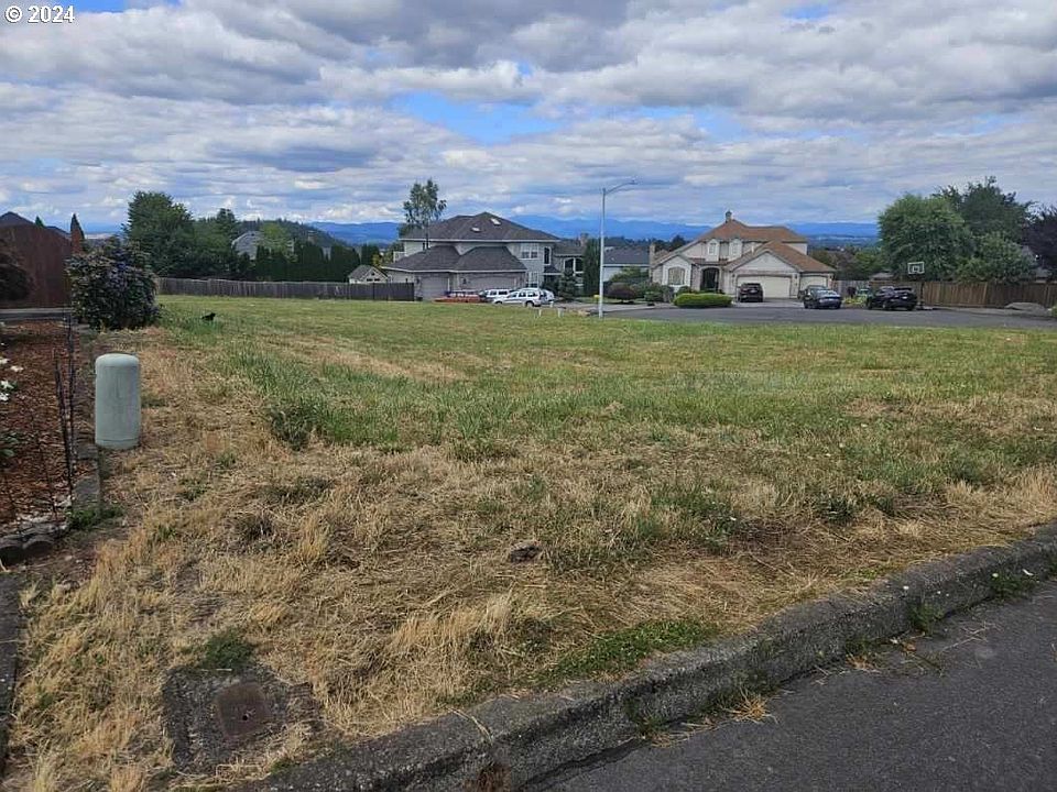 2nd image of SW Brittany Dr #16