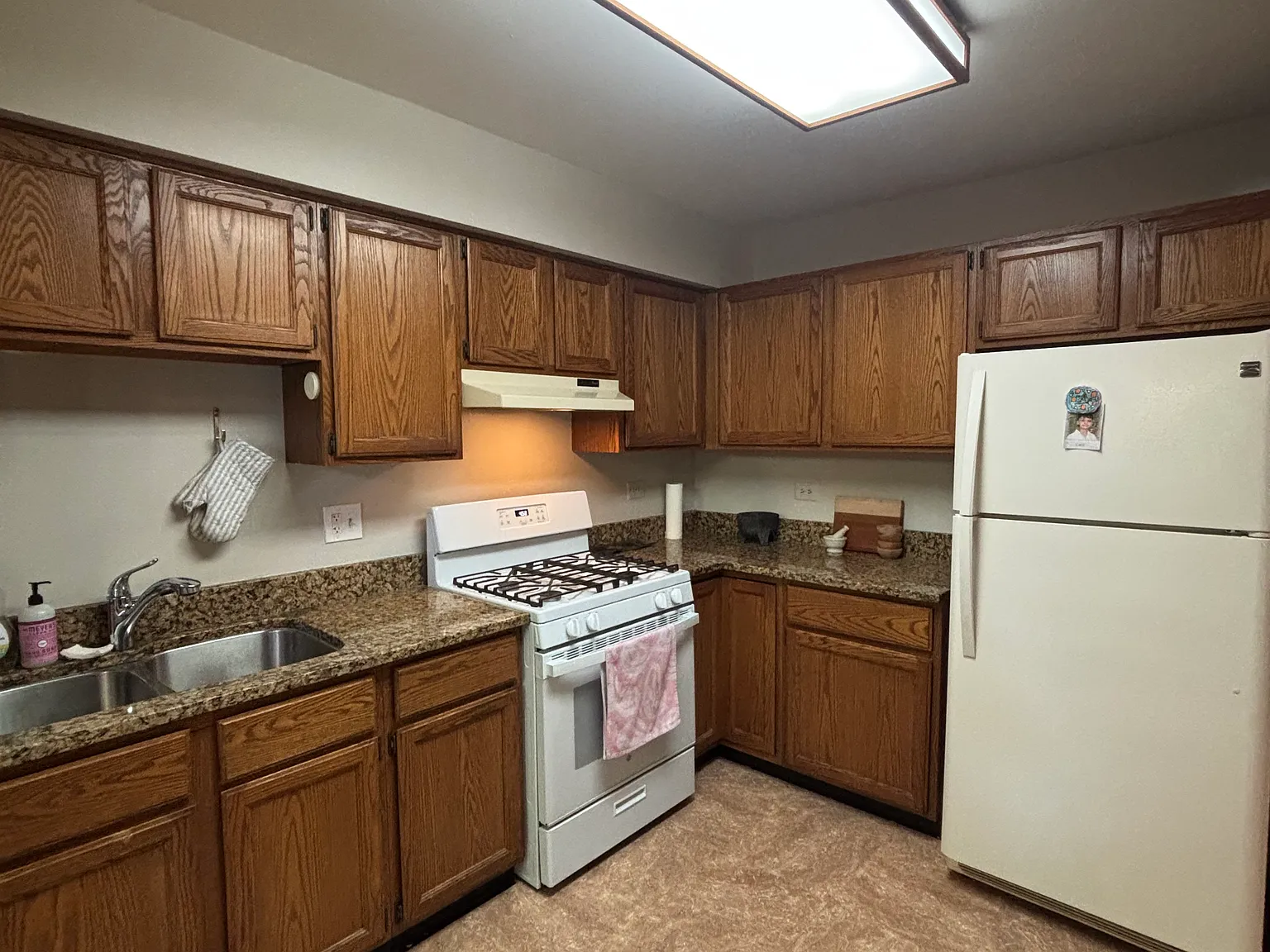 2 bed, 1.5 bath, 1301 sqft, $2,250 — Photo 2