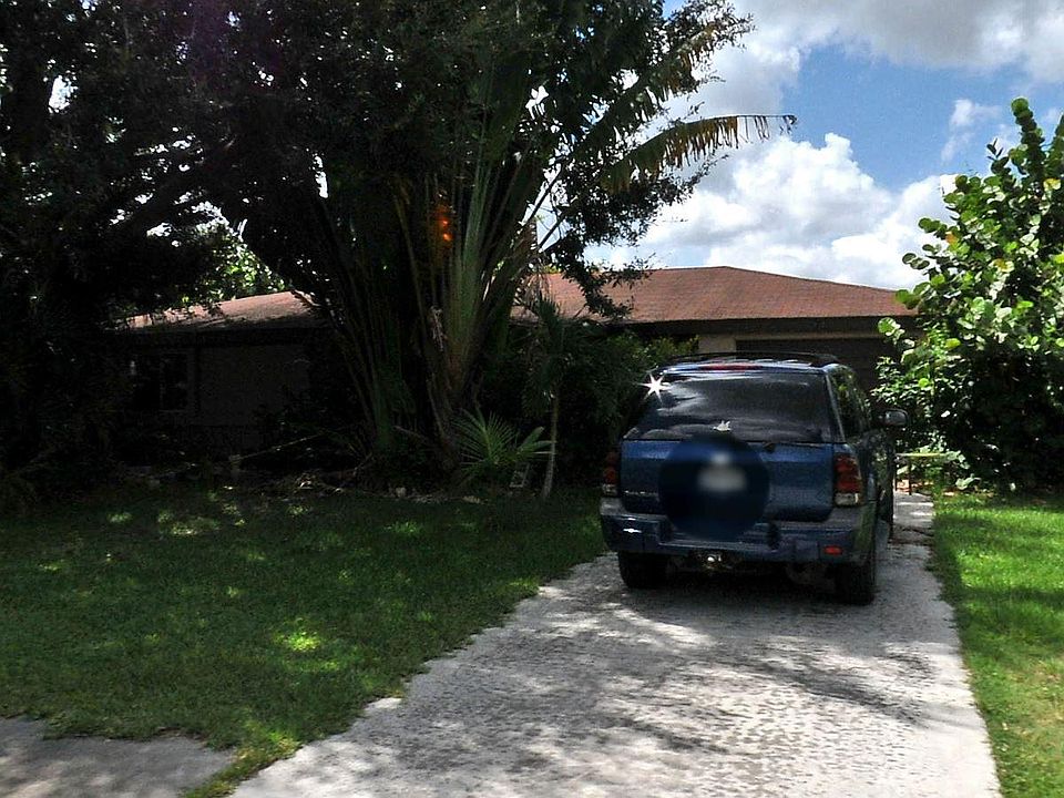 1st image of 620 SW Belmont Cir