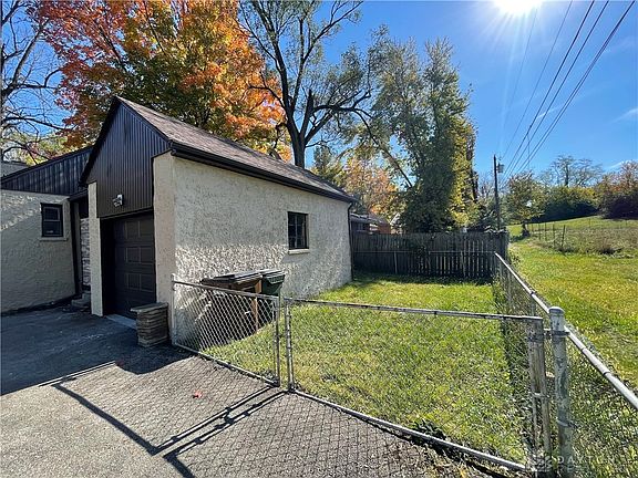 4th image of 300 Saint Louis Ave