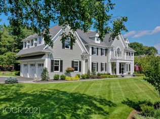 377 Long Bow Dr, Franklin Lakes, NJ 07417