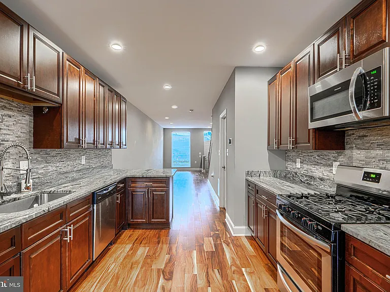 1620 E Clement St — Photo 10