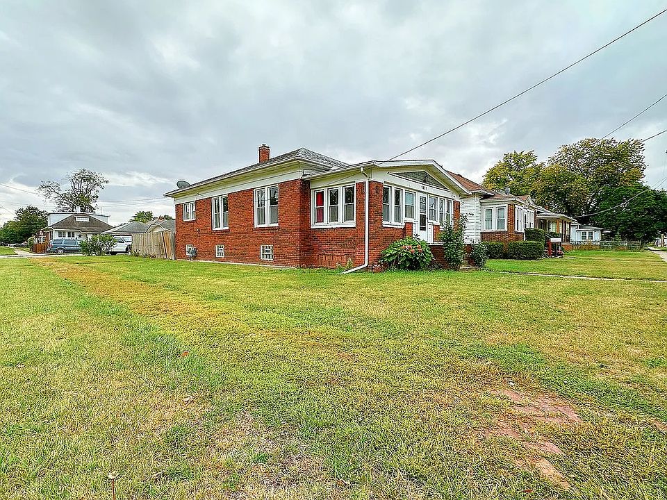 1st image of 1121 E Main St #1