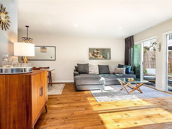 3rd image of 10809 Blix St Unit 1