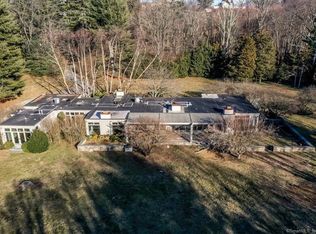73 Apple Tree Ln, New Canaan, CT 06840