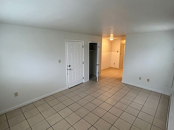 4th image of 846 Youngs Ln APT 2