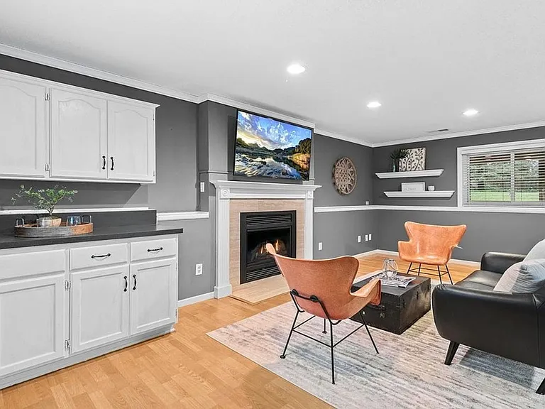 18890 Barrington Dr — Photo 27