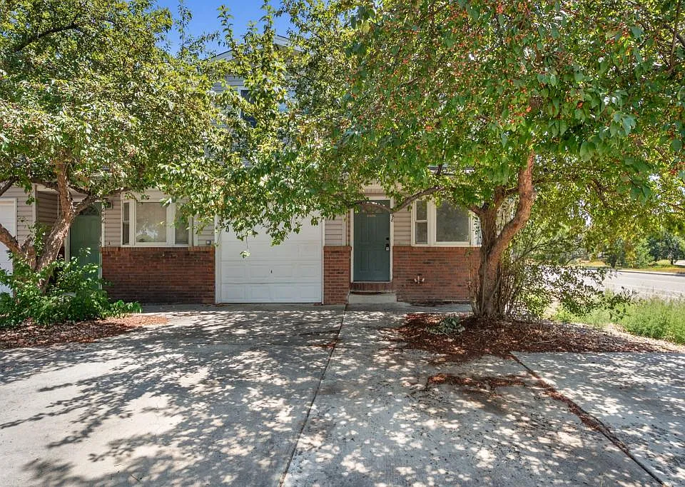 698 Eagle Dr